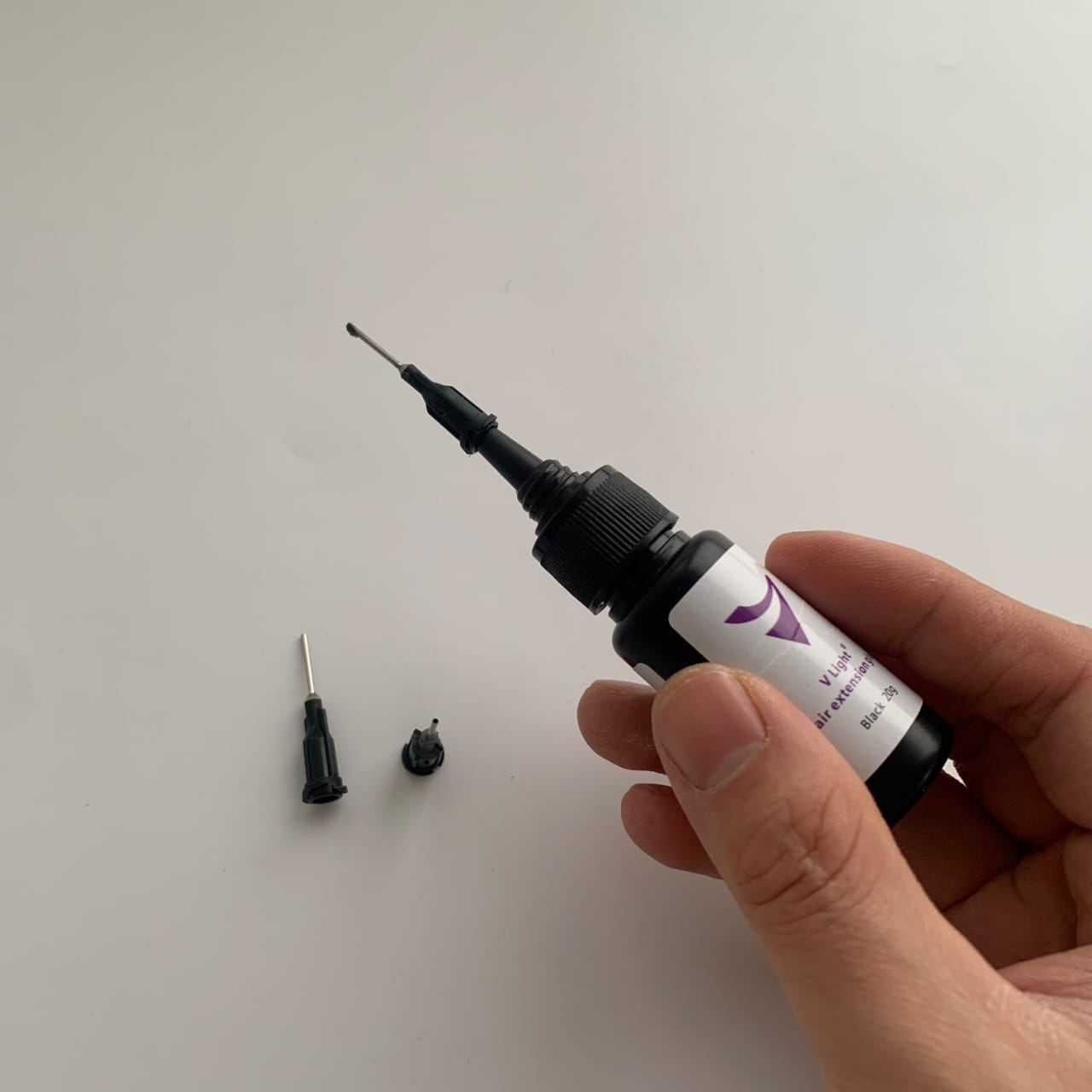 Professional V-Light Invisible Hair Extension Glue Eco-friendly resin adhesive clear glue black glue - 商品描述 3